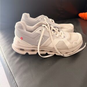 On Cloud Running Light Gray / white frost Athletic Shoes